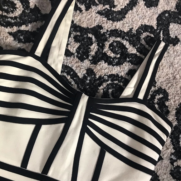 Cocktail creme white and black cocktail dress - Picture 4 of 5